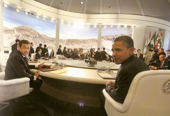 I Grandi della Terra durante i lavori del G8 dell'Aquila, all'interno della Scuola della GdF (foto Luca Ceccarelli).