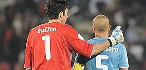 Gigi Buffon con Fabio Cannavaro. - Reuters.