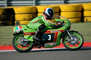 Jean Francois bald su Kavasaki KR 250.