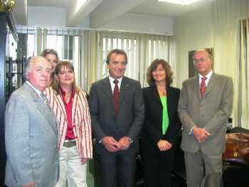 L'Amb. Donatino Marcon (ultimo a destra) con la prof.ssa Anastasija Gjurcinova, il dott. Alessandro Masi, la prof.ssa Aleksandra Sarzoska e lo scrittore Boris Vishinski.
