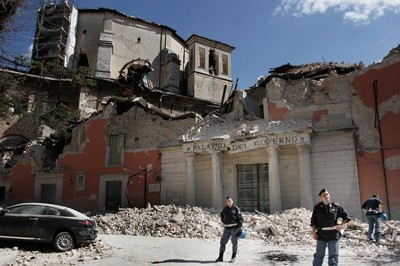 La citt sar ricostruita, pi bella che prima; da sette secoli gli Aquilani cos hanno fatto.